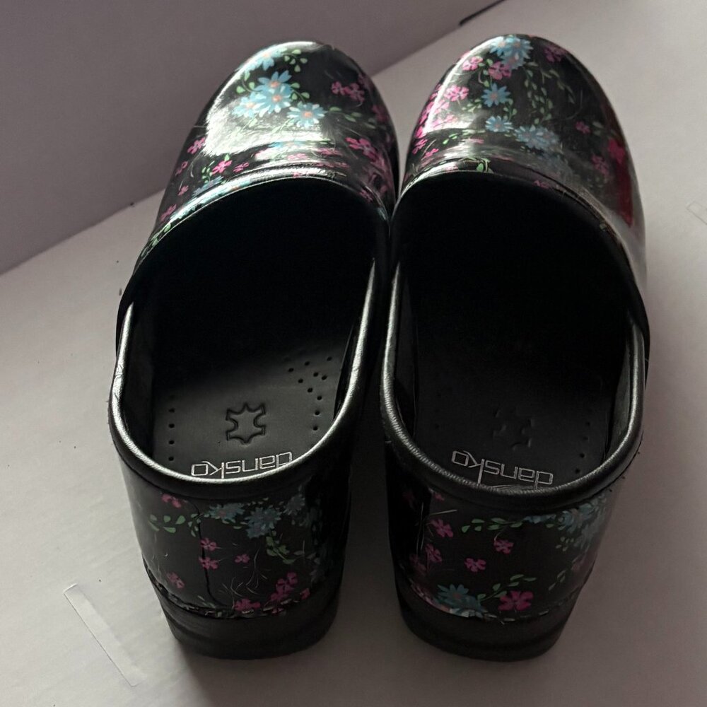Dansko Professional Black Patent Leather Clogs – Micro Floral Print – Women’s Si - Picture 6 of 7